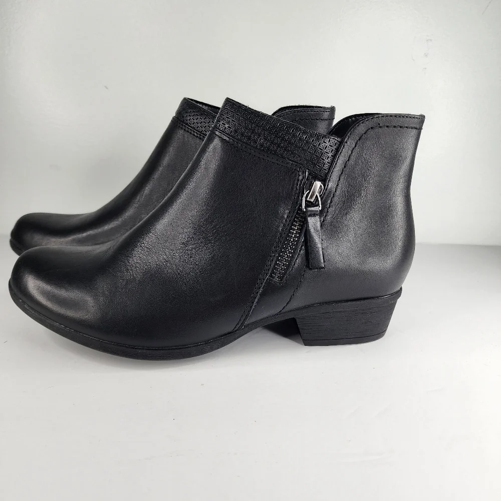 ROCKPORT Womens Carly Bootie. Black